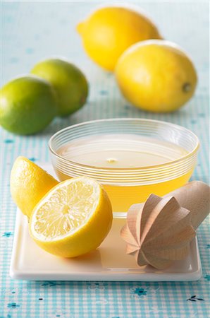 pressed juice - Lemon juice in a small dish, a lemon squeezer and citrus fruit Stock Photo - Premium Royalty-Free, Code: 659-07068645