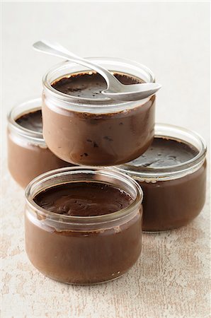 pudding - Mousse au chocolat in glass ramekins Stock Photo - Premium Royalty-Free, Code: 659-07068650