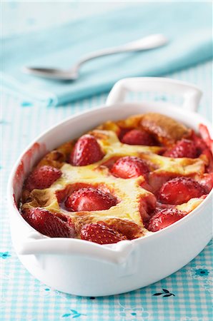 simsearch:659-06671314,k - Strawberry clafoutis in the baking dish Stock Photo - Premium Royalty-Free, Code: 659-07068664