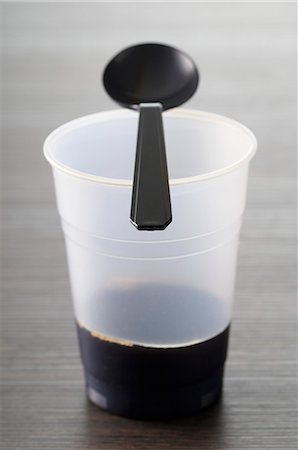 simsearch:659-06373708,k - A plastic cup with a plastic spoon and the end of a cup of coffee Fotografie stock - Premium Royalty-Free, Codice: 659-07068673