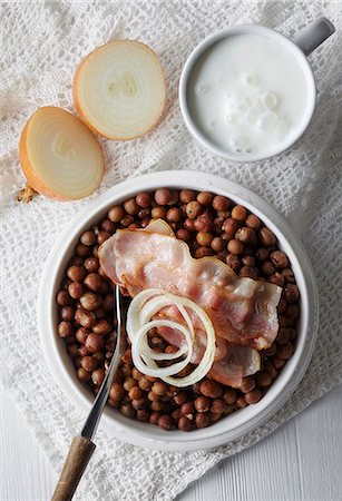 simsearch:659-08896032,k - Grey peas with bacon and onions, the national dish of Latvia Photographie de stock - Premium Libres de Droits, Code: 659-07068726