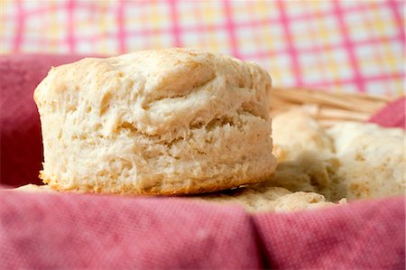 simsearch:659-07069815,k - Basket of Cornmeal Biscuits Stock Photo - Premium Royalty-Free, Code: 659-07068749