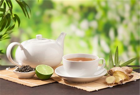 Tee with ginger and lime on bamboo mats (Asia) Stockbilder - Premium RF Lizenzfrei, Bildnummer: 659-07068740