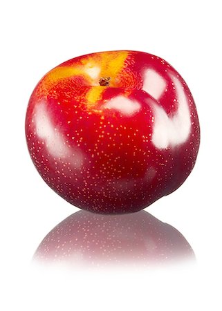 A red plum Stock Photo - Premium Royalty-Free, Code: 659-07068762