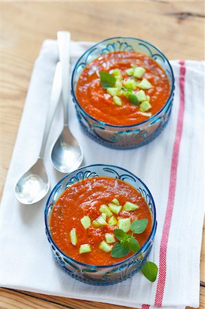 Gazpacho in two glasses Foto de stock - Sin royalties Premium, Código: 659-07068789