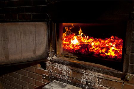 panificio - A fire in a wood-fired oven Photographie de stock - Premium Libres de Droits, Code: 659-07068792