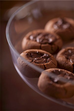 Chocolate biscuits with chocolate filling Stockbilder - Premium RF Lizenzfrei, Bildnummer: 659-07068850