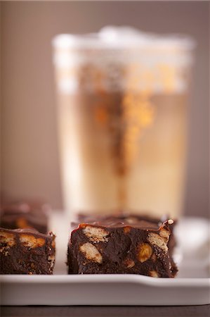 schokoladenkuchen - Chocolate biscuit cake Stockbilder - Premium RF Lizenzfrei, Bildnummer: 659-07068851