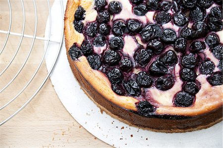 shortcrust pastry base - Sour cherry cheesecake Stock Photo - Premium Royalty-Free, Code: 659-07068887
