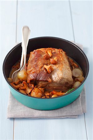 pork dish - Pork loin braised with shallots and chanterelles Stock Photo - Premium Royalty-Free, Code: 659-07068893