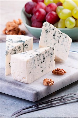 fromage bleu - Blue cheese, walnuts and grapes Foto de stock - Sin royalties Premium, Código: 659-07068932