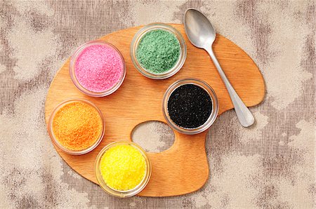 sweeteners - Coloured sugar in small pots on a palette Stock Photo - Premium Royalty-Free, Code: 659-07068947