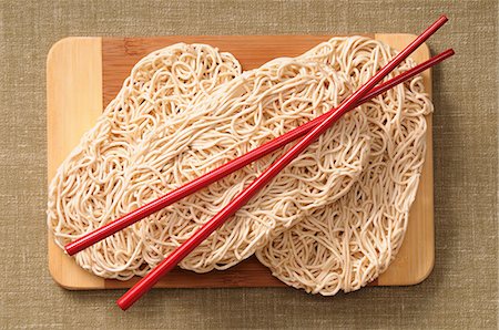 simsearch:659-06185650,k - Egg noodles with chopsticks (China) Photographie de stock - Premium Libres de Droits, Code: 659-07068962