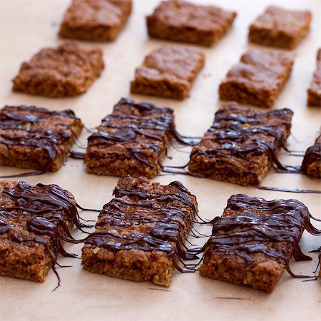 simsearch:659-08904500,k - Chocolate Flapjacks (Sweet oat slices, UK) Stockbilder - Premium RF Lizenzfrei, Bildnummer: 659-07069020