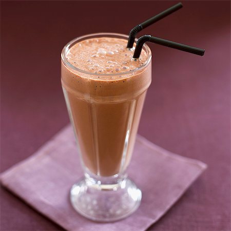 simsearch:659-07026818,k - Chocolate milkshake Photographie de stock - Premium Libres de Droits, Code: 659-07069021