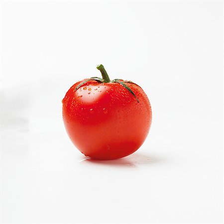 simsearch:659-07027859,k - A tomato with drops of water Foto de stock - Sin royalties Premium, Código: 659-07069036