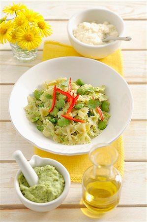 pistou - Farfalle with bean paste Stock Photo - Premium Royalty-Free, Code: 659-07069074