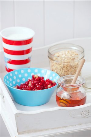 flaked oat - Ingredients for berry muesli with yoghurt and honey Stock Photo - Premium Royalty-Free, Code: 659-07069113