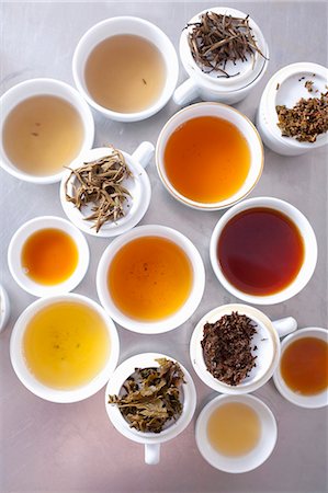 simsearch:659-08940341,k - An assortment of brewed teas and tea leaves Foto de stock - Sin royalties Premium, Código: 659-07069197