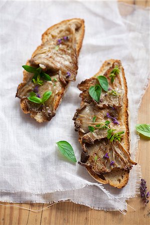 simsearch:659-01859949,k - Open sandwich with grilled oyster mushrooms, thyme and oregano Stock Photo - Premium Royalty-Free, Code: 659-07069200