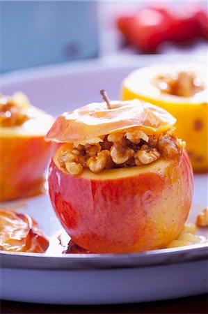 food close ups roast - Baked apples stuffed with nuts and honey Stock Photo - Premium Royalty-Free, Code: 659-07069221