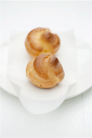 Mini cream puffs Photographie de stock - Premium Libres de Droits, Code: 659-07069230