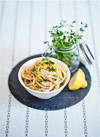 simsearch:659-07069238,k - Ribbon noodles with lemon pesto Photographie de stock - Premium Libres de Droits, Code: 659-07069241