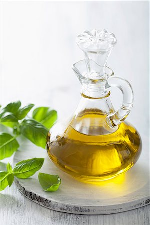 simsearch:659-01842371,k - A carafe with olive oil and fresh basil Stock Photo - Premium Royalty-Free, Code: 659-07069258