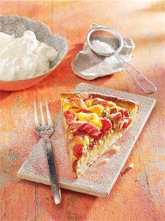 simsearch:659-01867067,k - A slice of rhubarb and coconut tart with cream Fotografie stock - Premium Royalty-Free, Codice: 659-07069357