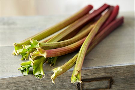simsearch:659-06373437,k - Sticks of rhubarb Photographie de stock - Premium Libres de Droits, Code: 659-07069369
