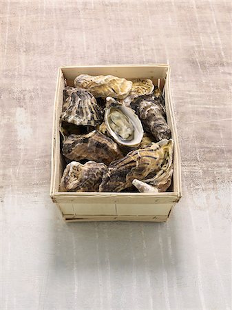simsearch:659-07739574,k - A box of French Fines de Claire oysters Stock Photo - Premium Royalty-Free, Code: 659-07069417