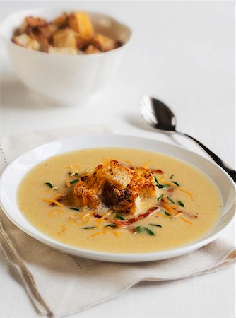 A Bowl of Apple Cheddar Soup with Bacon and Croutons Stock Photo - Premium Royalty-Free, Code: 659-07069490