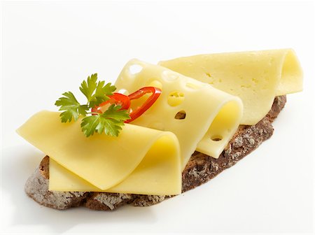 emmentaler cheese - A slice of bread topped with sliced cheese Photographie de stock - Premium Libres de Droits, Code: 659-07069519