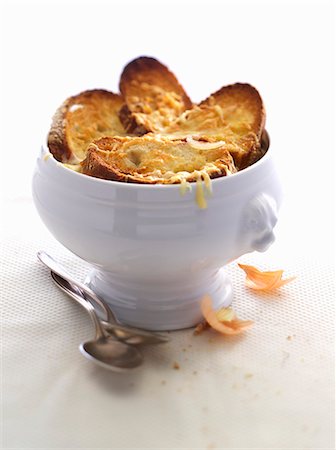 soup dish - Onion soup with cheese croute Stock Photo - Premium Royalty-Free, Code: 659-07069523