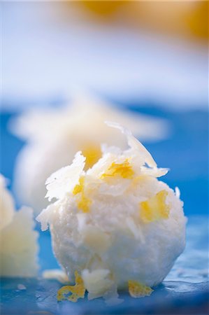 simsearch:659-07069238,k - Cottage cheese balls with parmesan and lemon peel Photographie de stock - Premium Libres de Droits, Code: 659-07069621