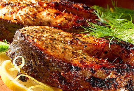 saumon - Salmon steaks with lemon and dill Photographie de stock - Premium Libres de Droits, Code: 659-07069670