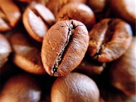 simsearch:659-07598633,k - French Roast Whole Coffee Beans Foto de stock - Sin royalties Premium, Código: 659-07069688