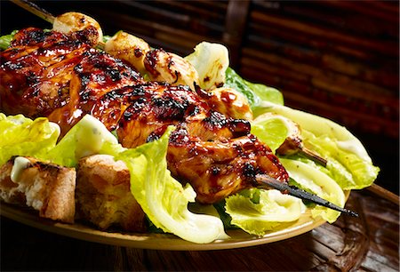 fleischspieß - Grilled teriyaki chicken on Caesar salad Stockbilder - Premium RF Lizenzfrei, Bildnummer: 659-07069681