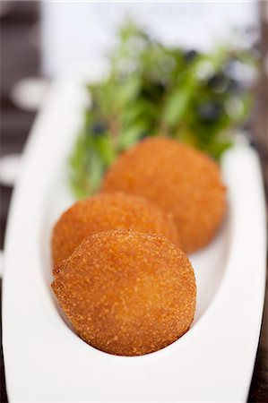 small ball - Small cheese croquettes Photographie de stock - Premium Libres de Droits, Code: 659-07069699