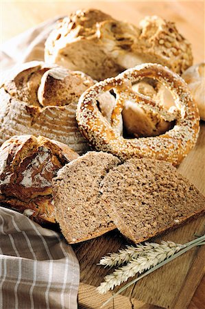 rye (grain) - Variation of Wholemeal Bread Photographie de stock - Premium Libres de Droits, Code: 659-07069716