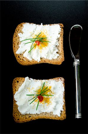 Melba toast with goat's cheese and bottarga Stock Photo - Premium Royalty-Free, Code: 659-07069796