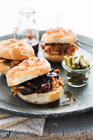 simsearch:659-06155445,k - Rolls filled with pulled pork (USA) Stock Photo - Premium Royalty-Free, Code: 659-07069868