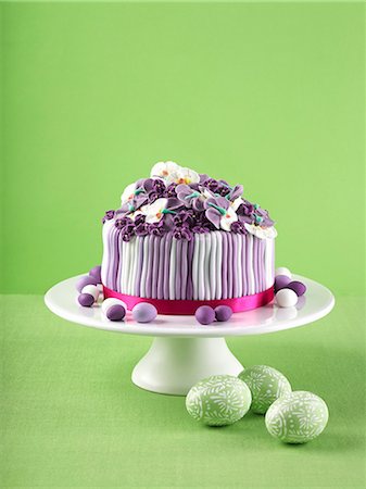 easter - Purple and white layer cake for Easter Stock Photo - Premium Royalty-Free, Code: 659-07069873