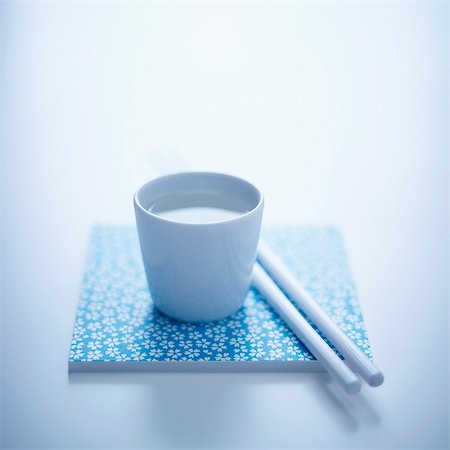 Sake in a cup next to a pair of chopsticks Stock Photo - Premium Royalty-Free, Code: 659-07597055
