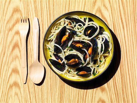 simsearch:659-06186868,k - A bowl of cooked mussels with spaghetti Stock Photo - Premium Royalty-Free, Code: 659-07597053