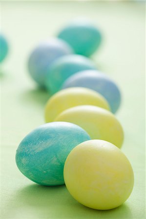 Pastel-coloured Easter eggs Foto de stock - Sin royalties Premium, Código: 659-07597181