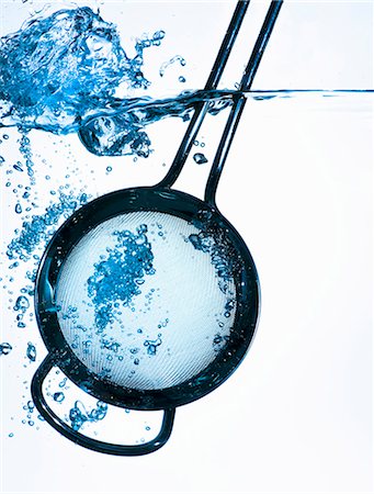 A kitchen sieve in water Stock Photo - Premium Royalty-Free, Code: 659-07597246