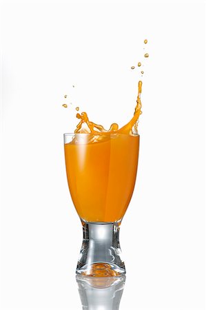 simsearch:659-06671369,k - Juice splashing out of the glass Stock Photo - Premium Royalty-Free, Code: 659-07597260