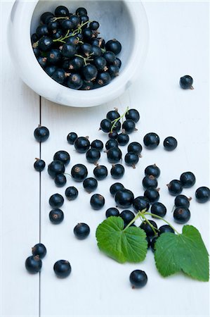 Blackcurrants in a marble bowl and on a table Stock Photo - Premium Royalty-Free, Code: 659-07597315