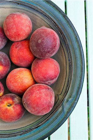 peach - Peaches in a bowl (view from above) Stock Photo - Premium Royalty-Free, Code: 659-07597313